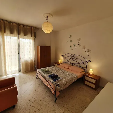 Train Station Comfy Apartament *